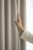 Modelka_zaslona_HOLD_przelotki_ciemnybez.webp