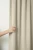 Modelka_zaslona_przelotki_SOFT_kremowa.webp