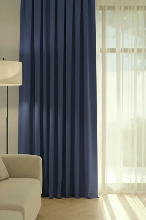 Zblizenie_zaslona_HOLD_przelotki_granatowa.webp