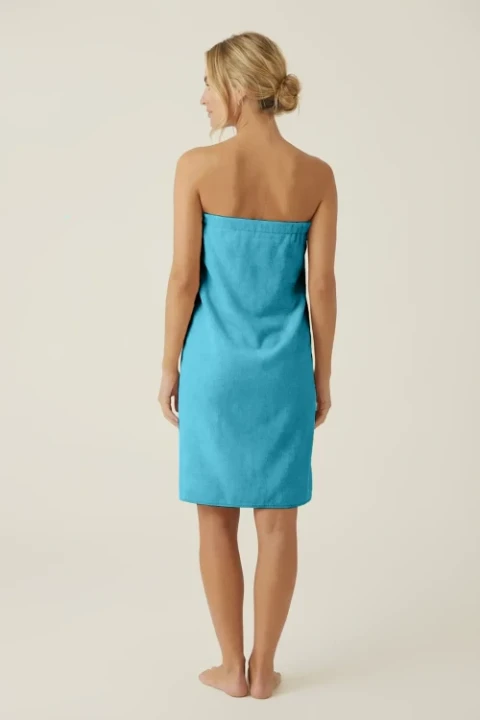 ACTIV_Pareo_turkus_modelka2.webp