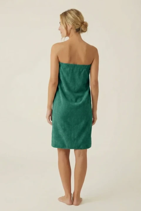 ACTIV_Pareo_zielony_modelka2.webp
