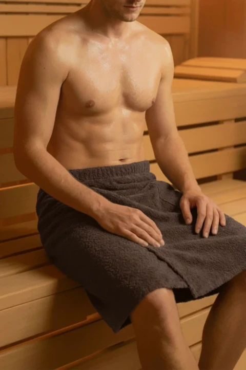 Bliska_aranzacja_kilt_brazowy.webp