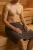 Bliska_aranzacja_kilt_brazowy.webp