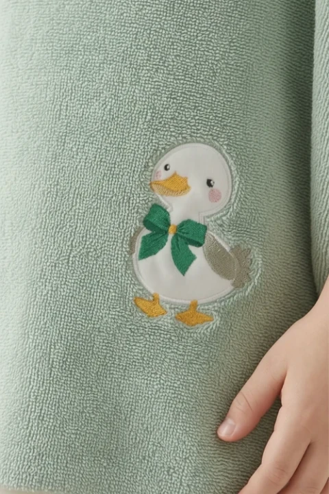 Zblizenie_ponczo_gaska.webp