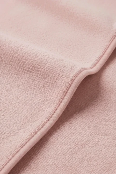 ACTIV_Pareo_pudrowy_zblizenie.webp