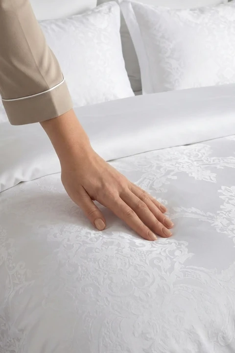 Modelka_posciel_atlasowa_AT002.webp
