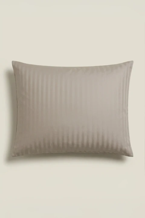 Adamaszkowa-Poszewka-z-Satyny-Bawelnianej-Taupe (1).webp