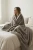 Ciemny-Bezowy-Koc-Futrzany-150x200-RABBIT (1).webp