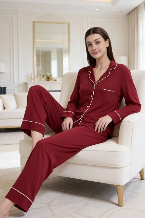 Damska-Pizama-Dwuczesciowa-Bordowa-z-Biala-Biza-ELAN-LONG (1).webp
