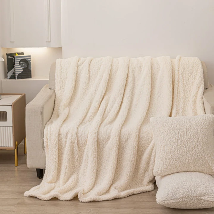 Koc-Dreamy-krem-aranzacja-4-small-5903068844843,-5903068844850.jpg