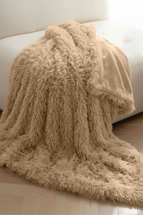 Bliskikadr_koc_bezowy_yeti.webp