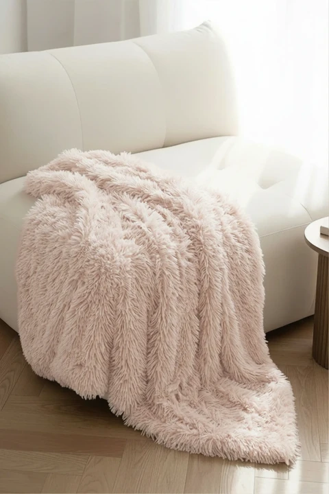 Aranzacja_koc_kremowopudrowy_yeti.webp