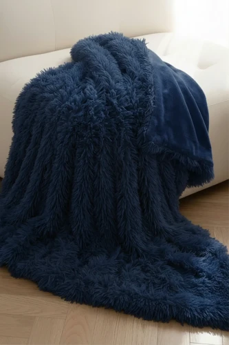 Bliskikadr_koc_granatowy_yeti.webp