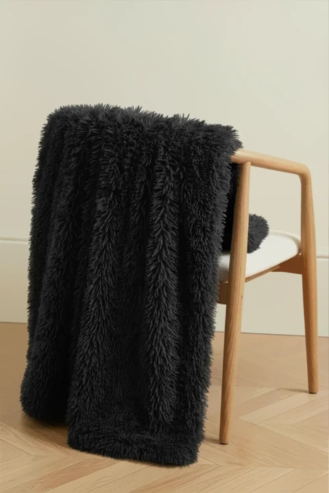 Aranzacja2_koc_czarny_yeti.webp