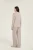 Damska-Pizama-Dwuczesciowa-Taupe-z-Biala-Biza-ELAN-LONG (3).webp