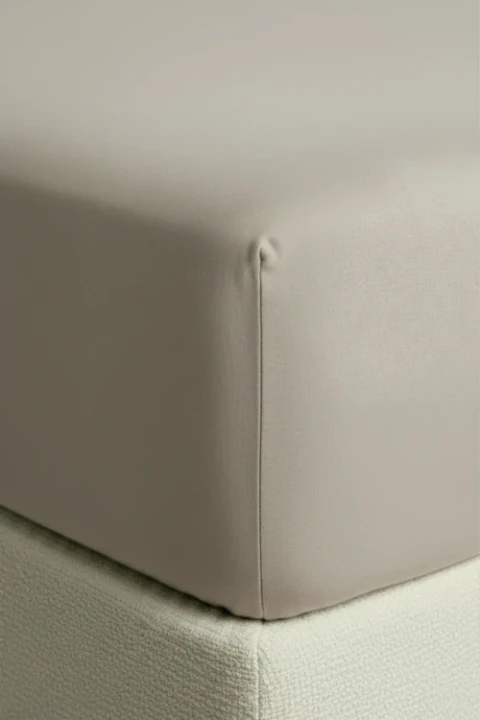 Zblizenie_przescieradlo_jersey_taupe.webp