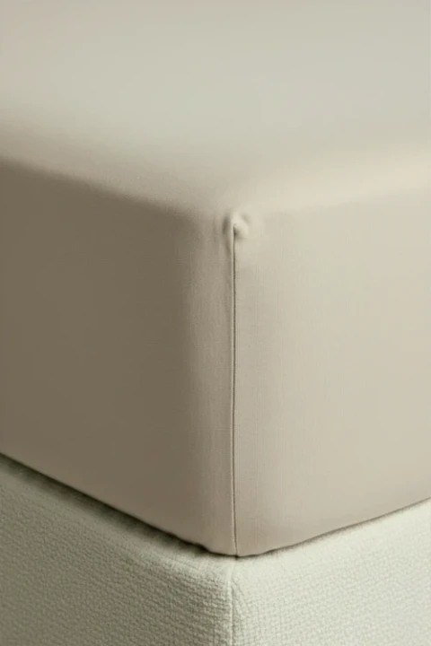 Zblizenie_przescieradlo_jersey_jasnybez.webp