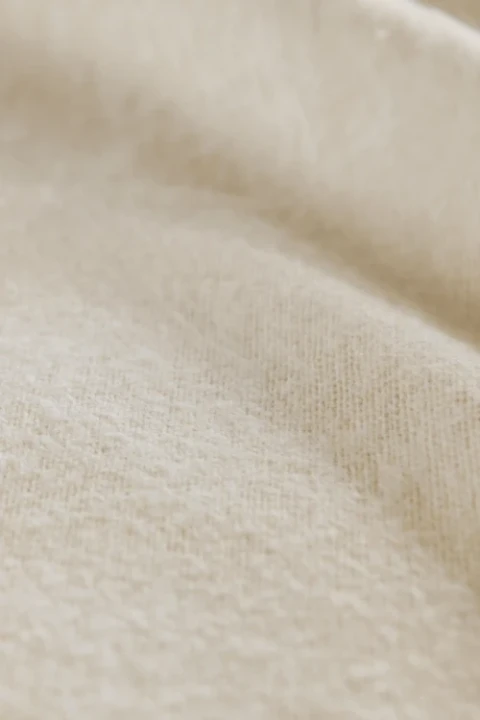 Jasno-Bezowe-Przescieradlo-Flanelowe-Z-Gumka (3).webp