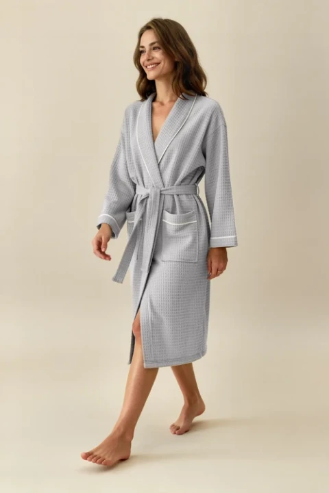 Modelka_szlafrok_wafel_szary.webp