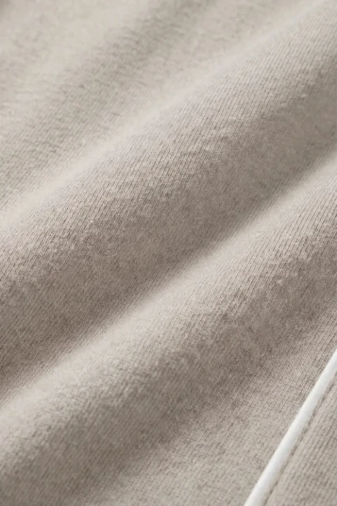 Damski-Szlafrok-Taupe-z-Biala-Biza-ELAN (7).webp