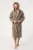 Packshot_model_szlafrokZkapturem_frotte_brazowy.webp