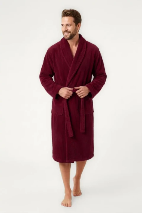 Packshot_model_szlafrok_frotte_bordowy-kopia.webp