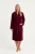 Packshot_modelka_szlafrok_frotte_bordowy.webp
