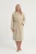 Packshot_modelka_szlafrok_frotte_jasnybez.webp