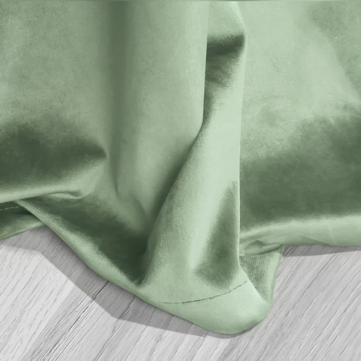 Szalwiowa-Zaslona-Welurowa-Z-Krysztalkami-140x250-Shiny (1).webp